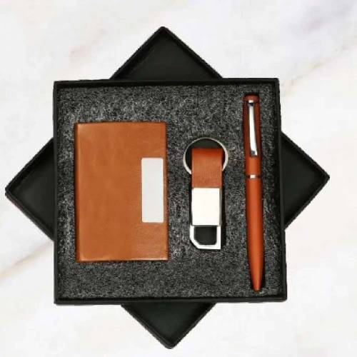 Stylish Executive Keychain Gift Set With Silver Chrome Accents Manufacturers, Suppliers, Exporters in Delhi